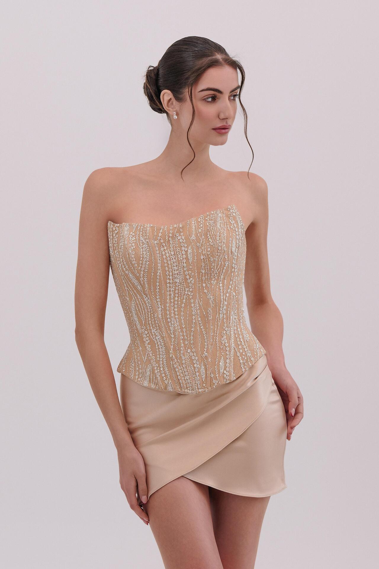 Body corset with shiny elements: Senelle