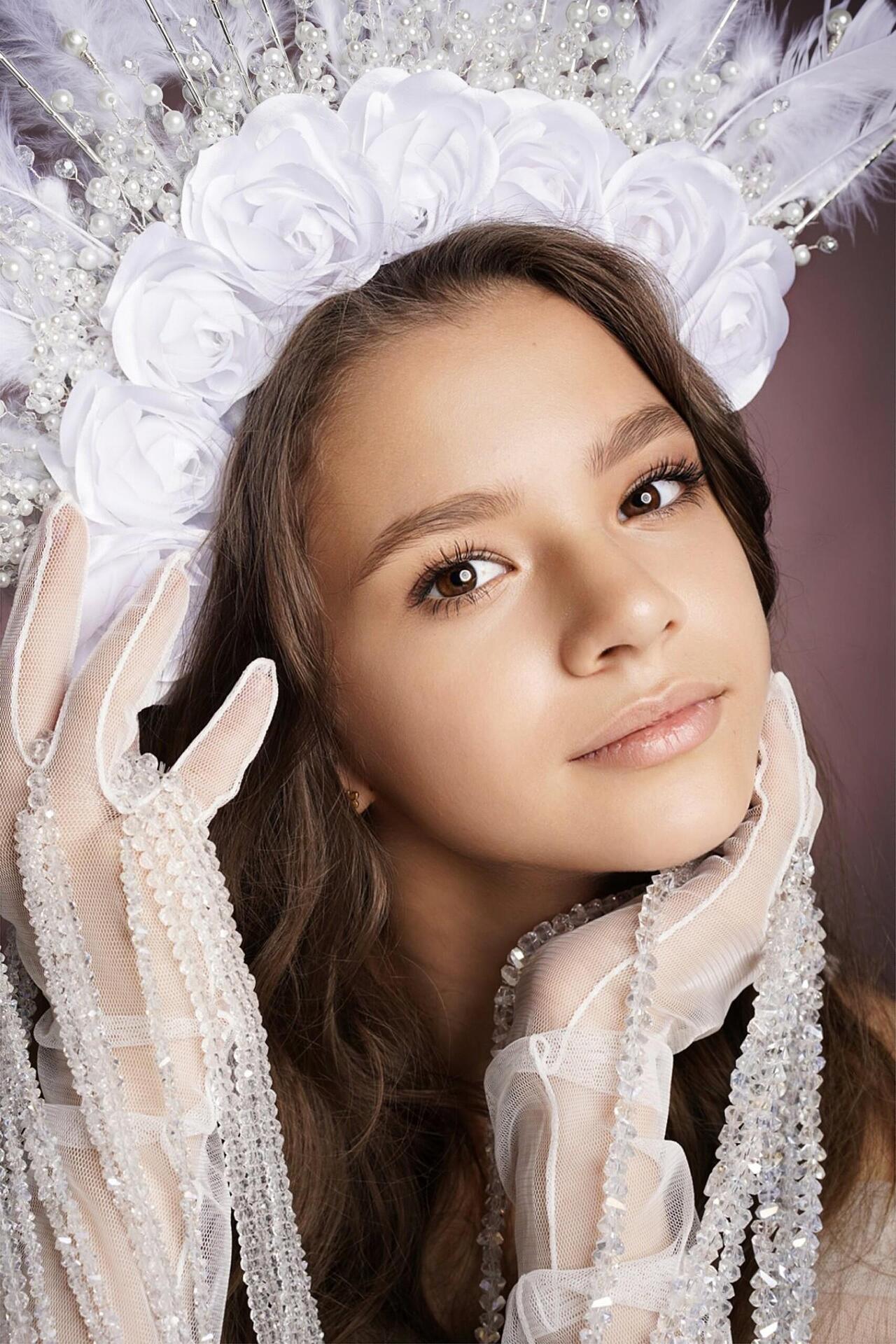 Rose accessory: The Queen of Angels