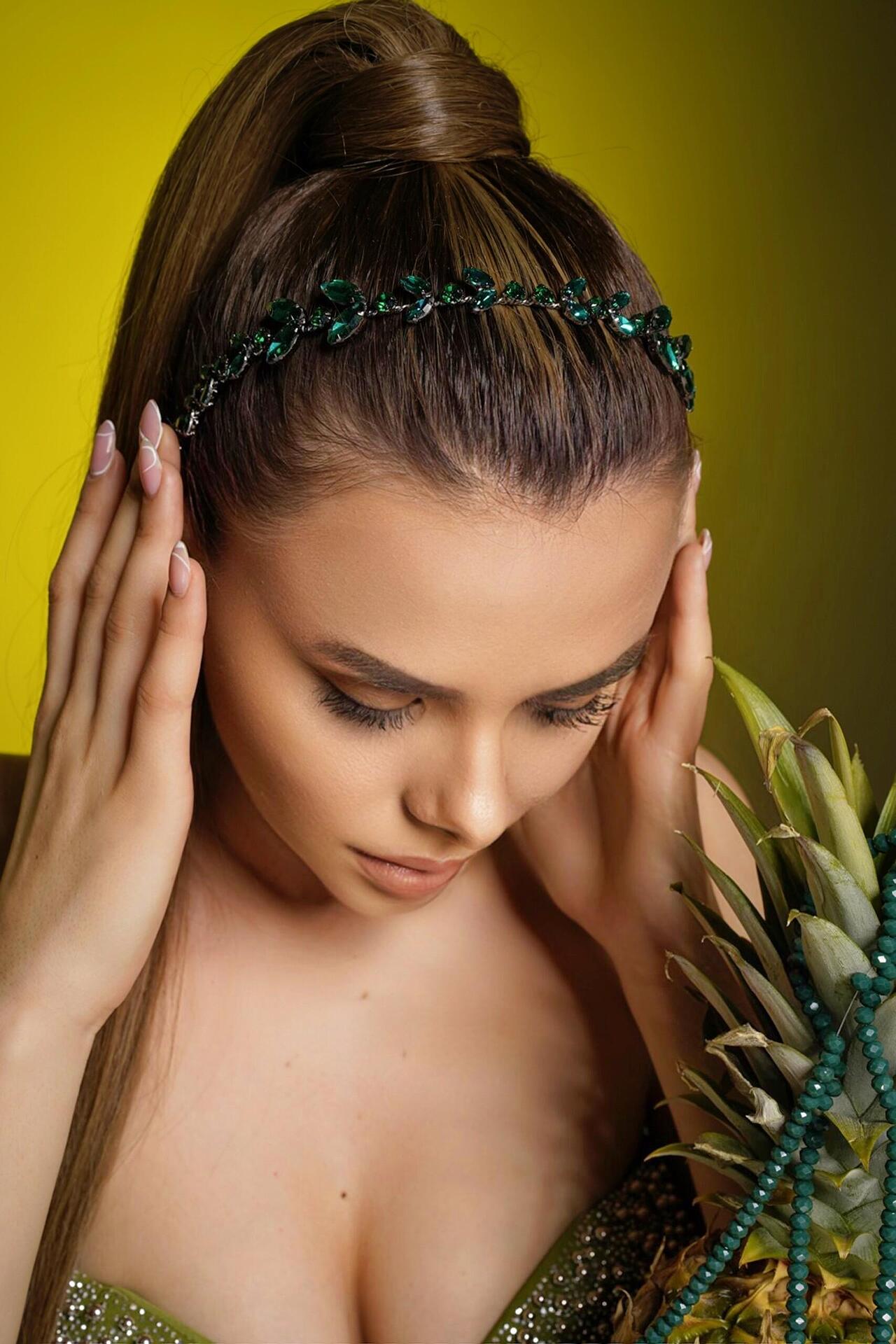 Tiara: Green Tenderness- Thin