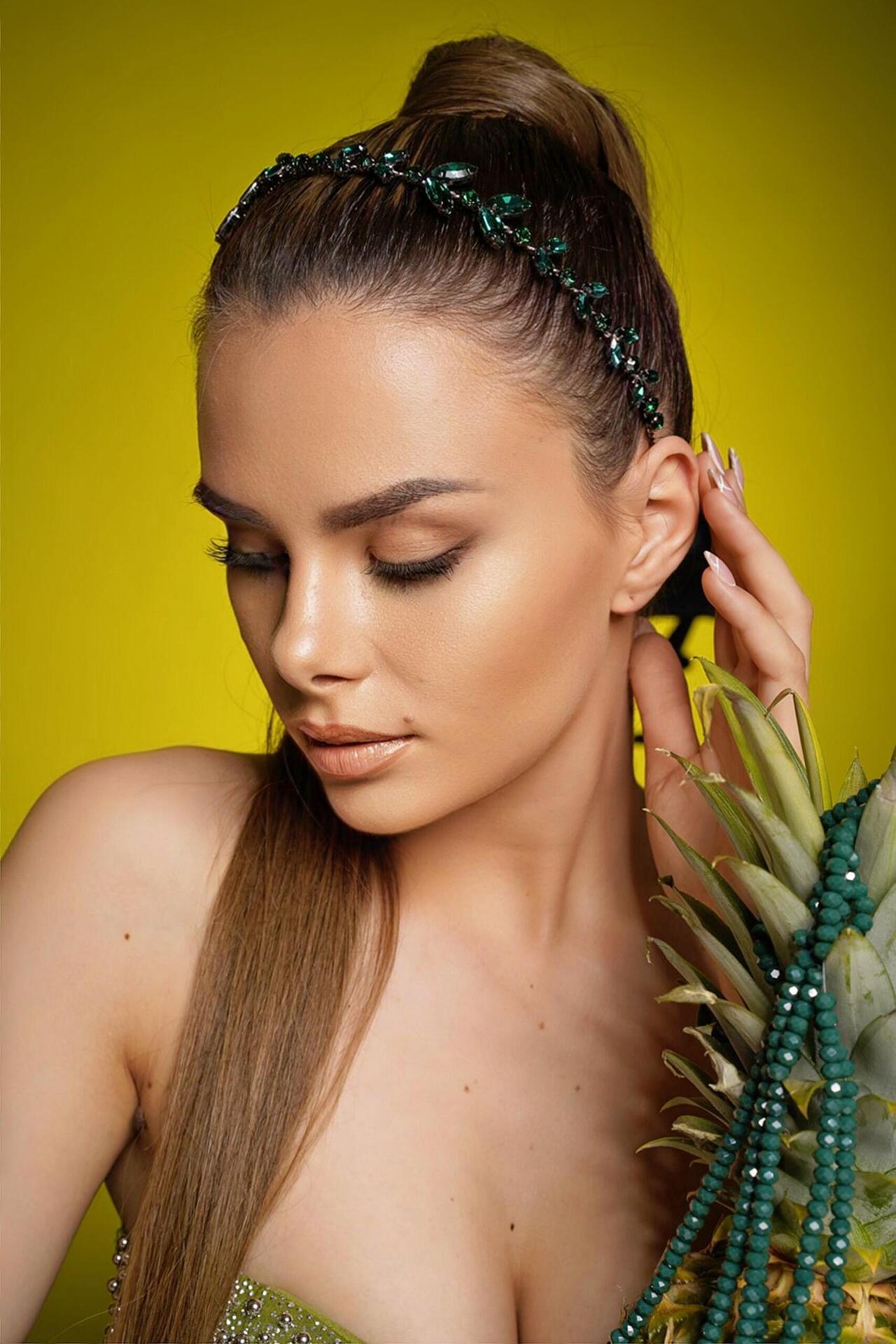 Tiara: Green Tenderness- Thin