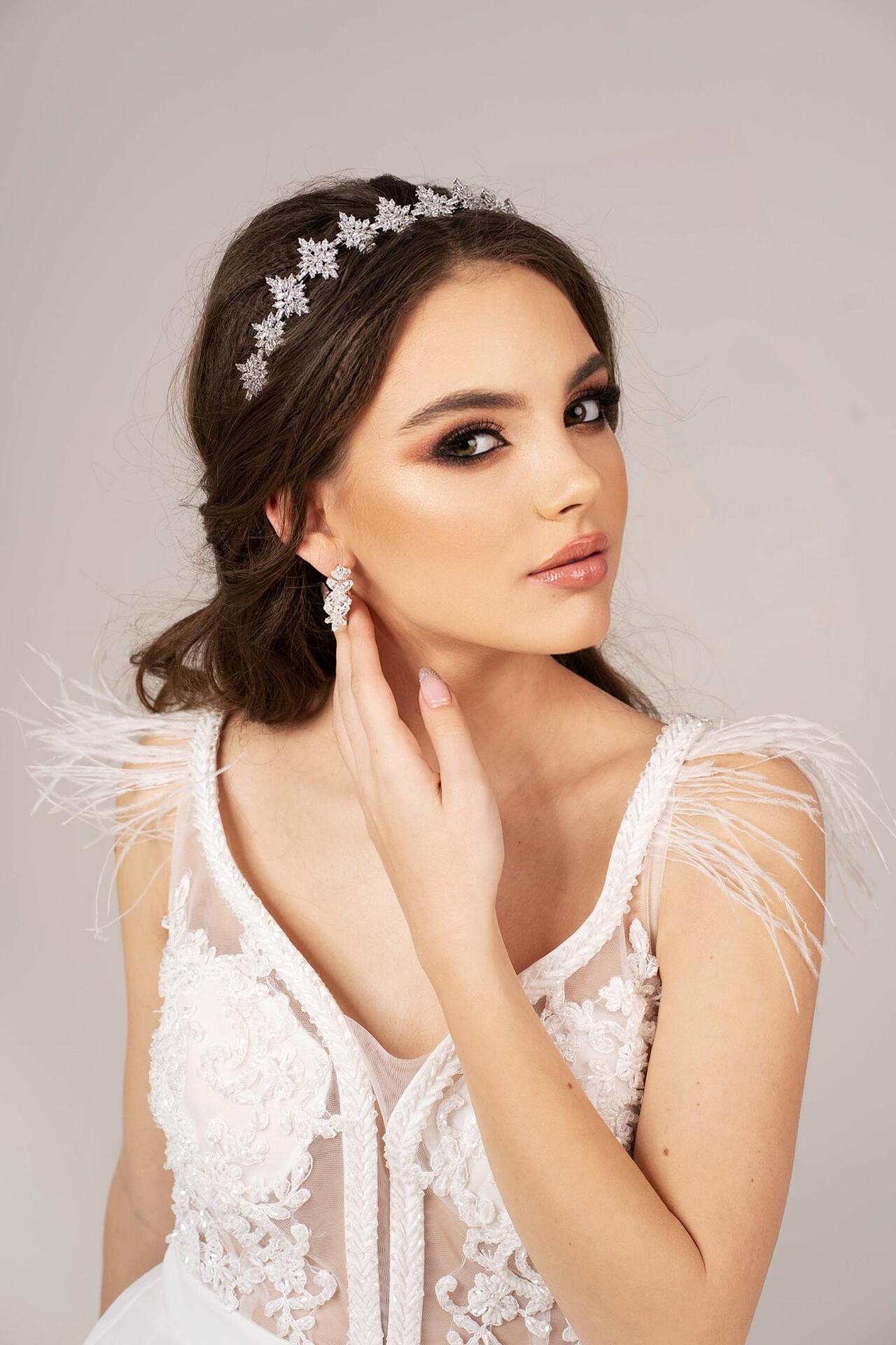 Tiara: Wedding Accessory