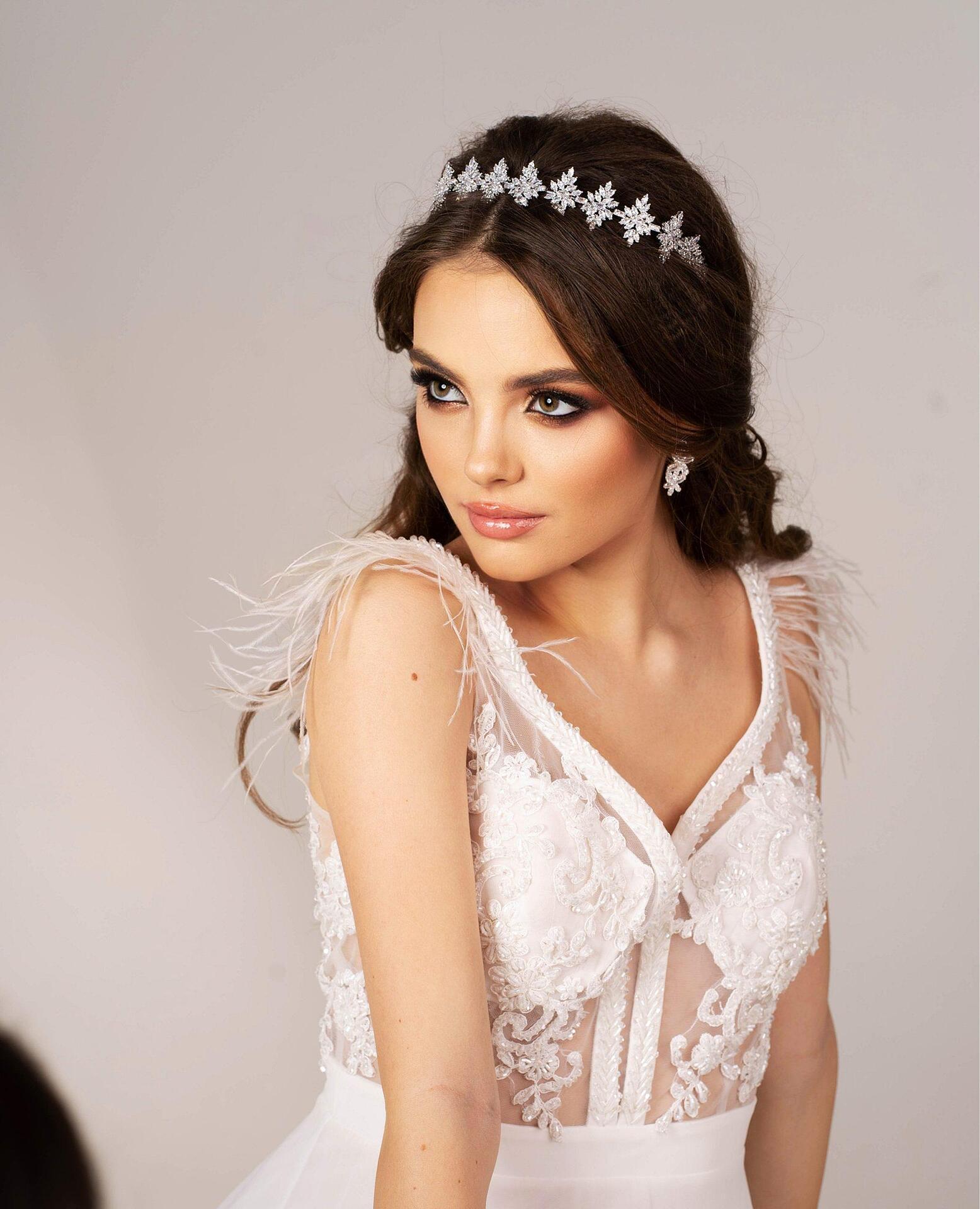 Tiara: Wedding Accessory