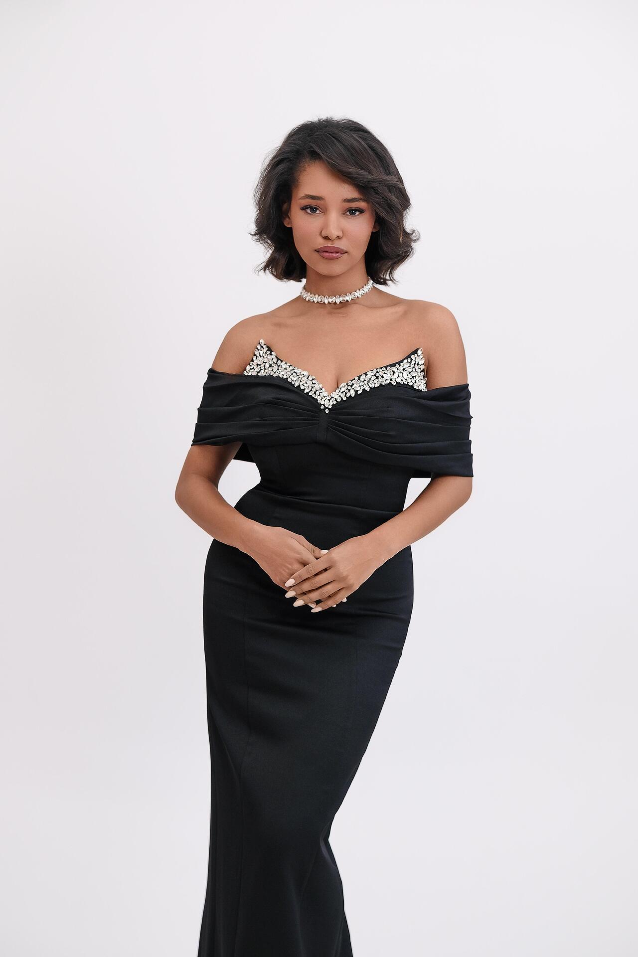 Evening dress with hand-sewn crystals: Elara 