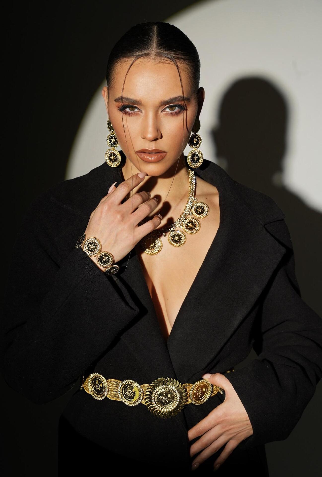 Gold set: earrings/bracelet/necklace/belt