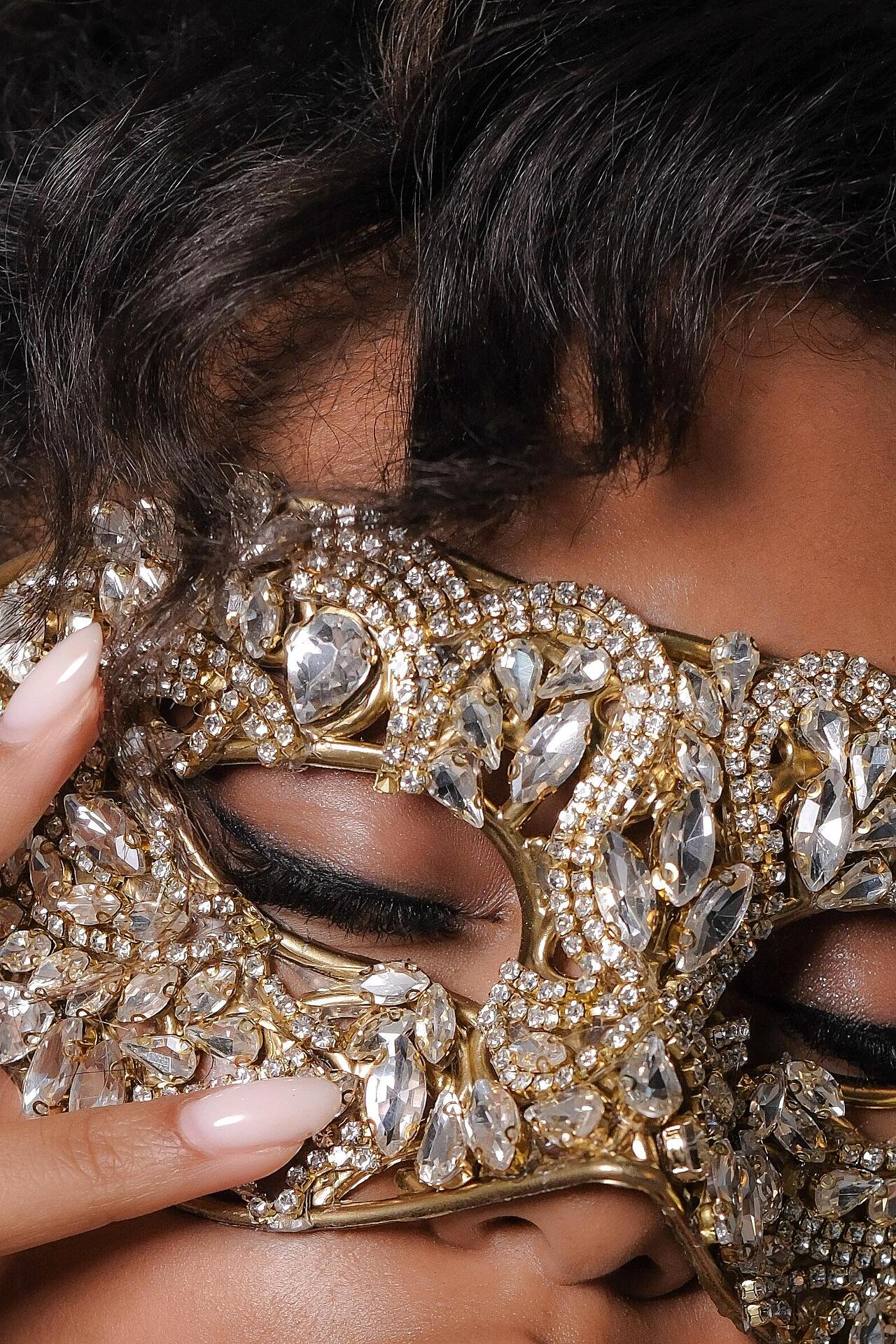 Golden mask, hand-decorated with stones: Luxy