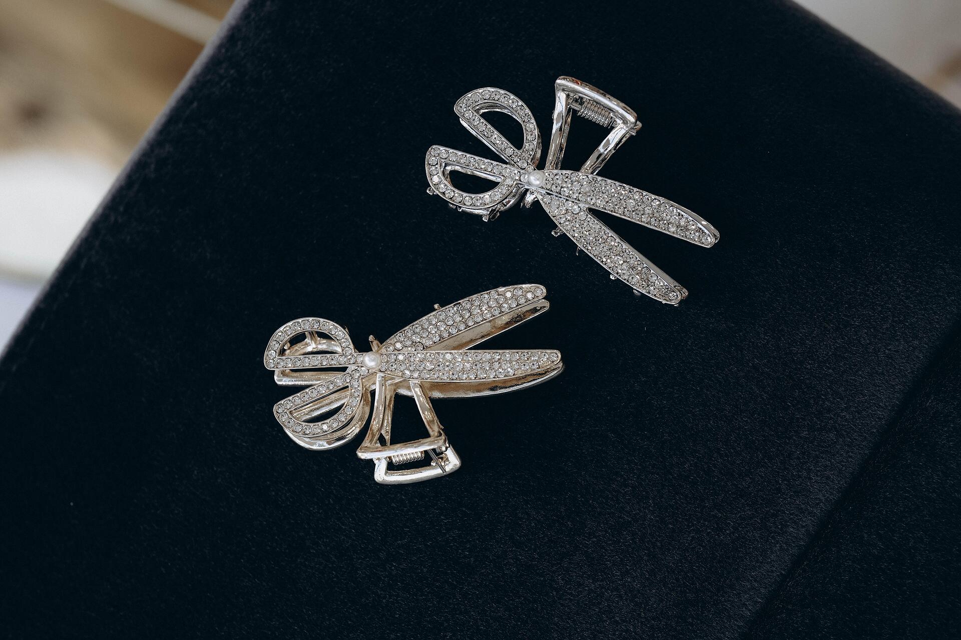 Golden scissors-shaped hair clip